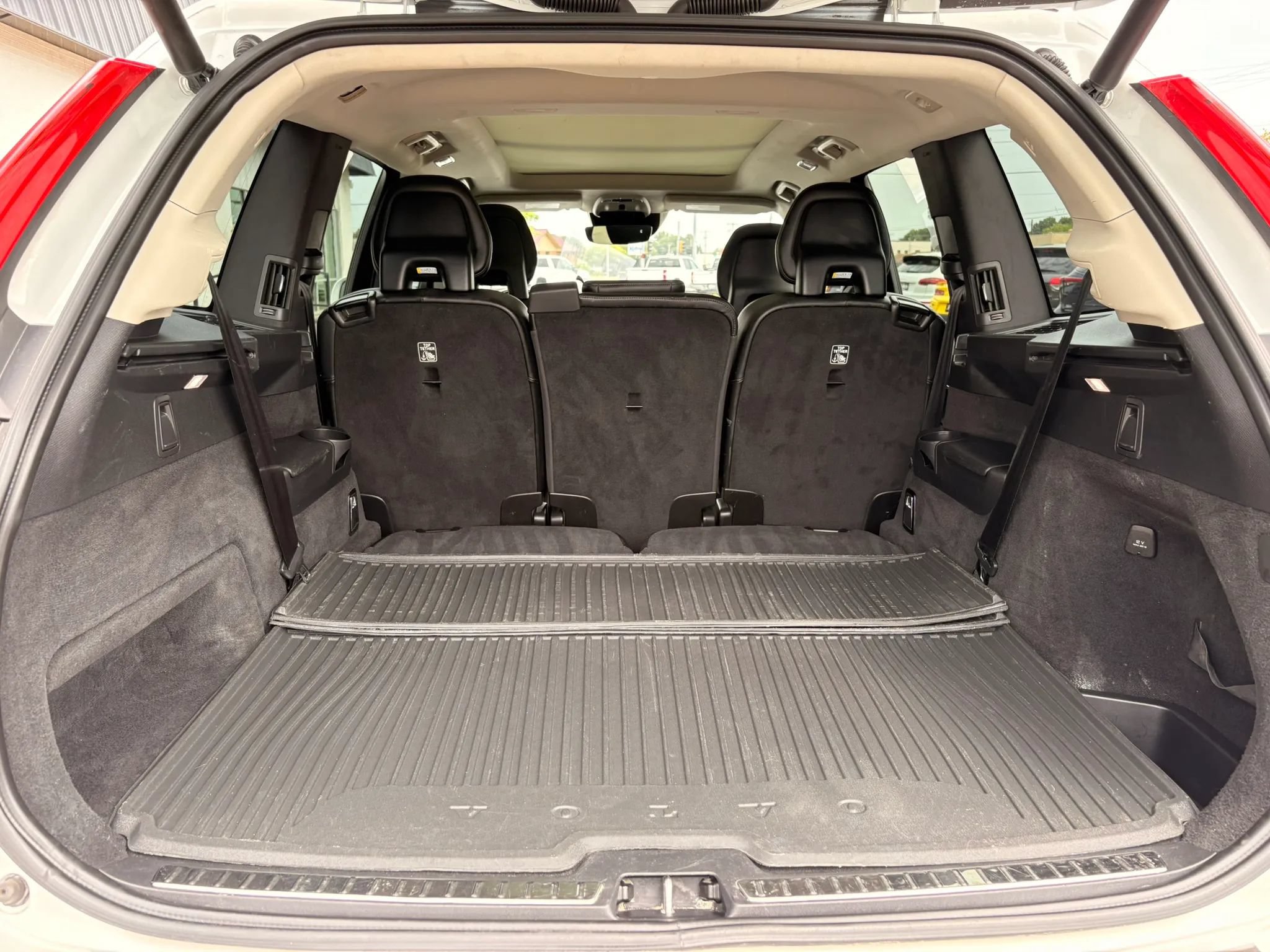 Used 2020 Volvo XC90 T5 Momentum w/ Protection Package Premier AWD/4WD image 8