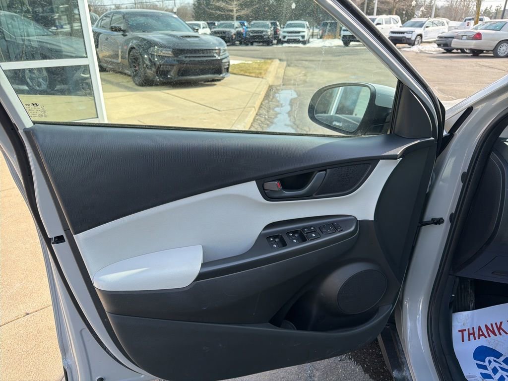 Used 2023 Hyundai Kona SEL image 7