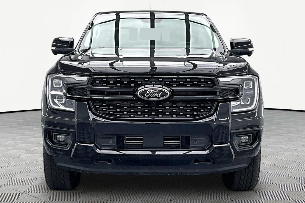 Certified 2025 Ford Ranger Lariat w/ Black Appearance Package AWD/4WD image 3
