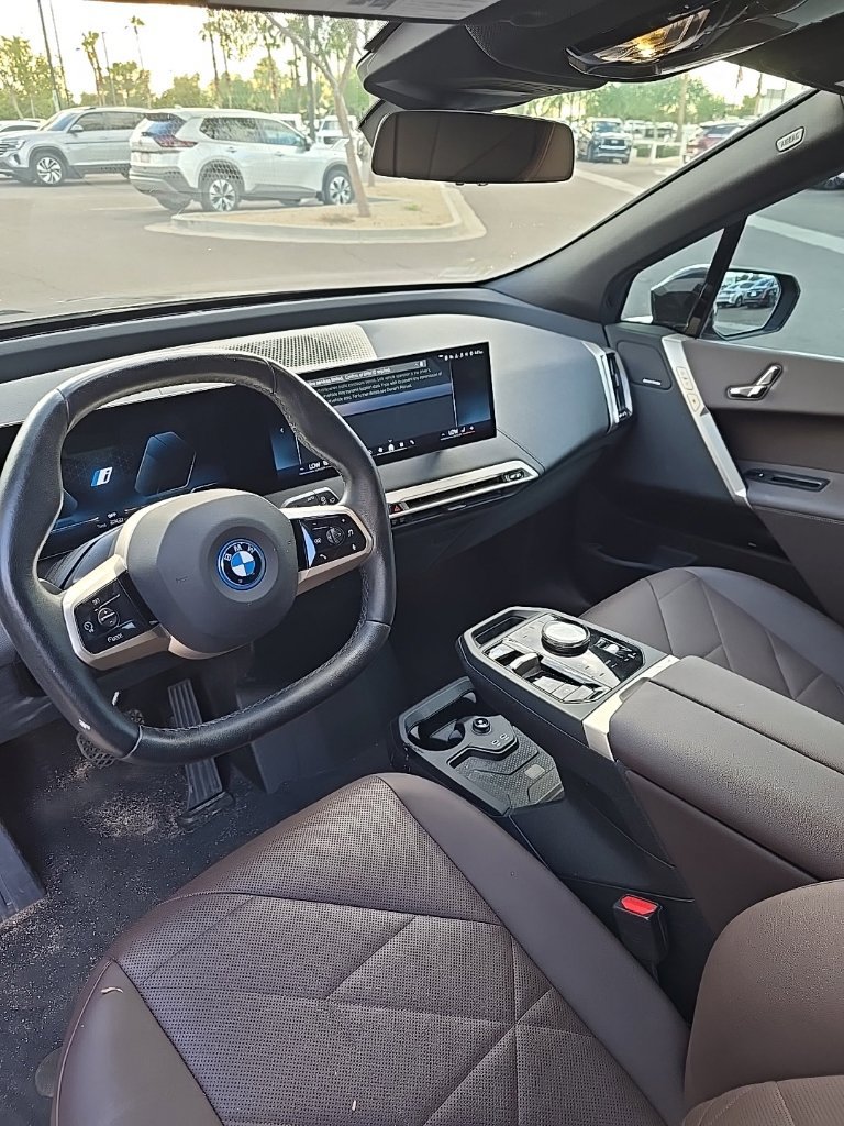Used 2024 BMW iX xDrive50 w/ Sport Package AWD/4WD image 8