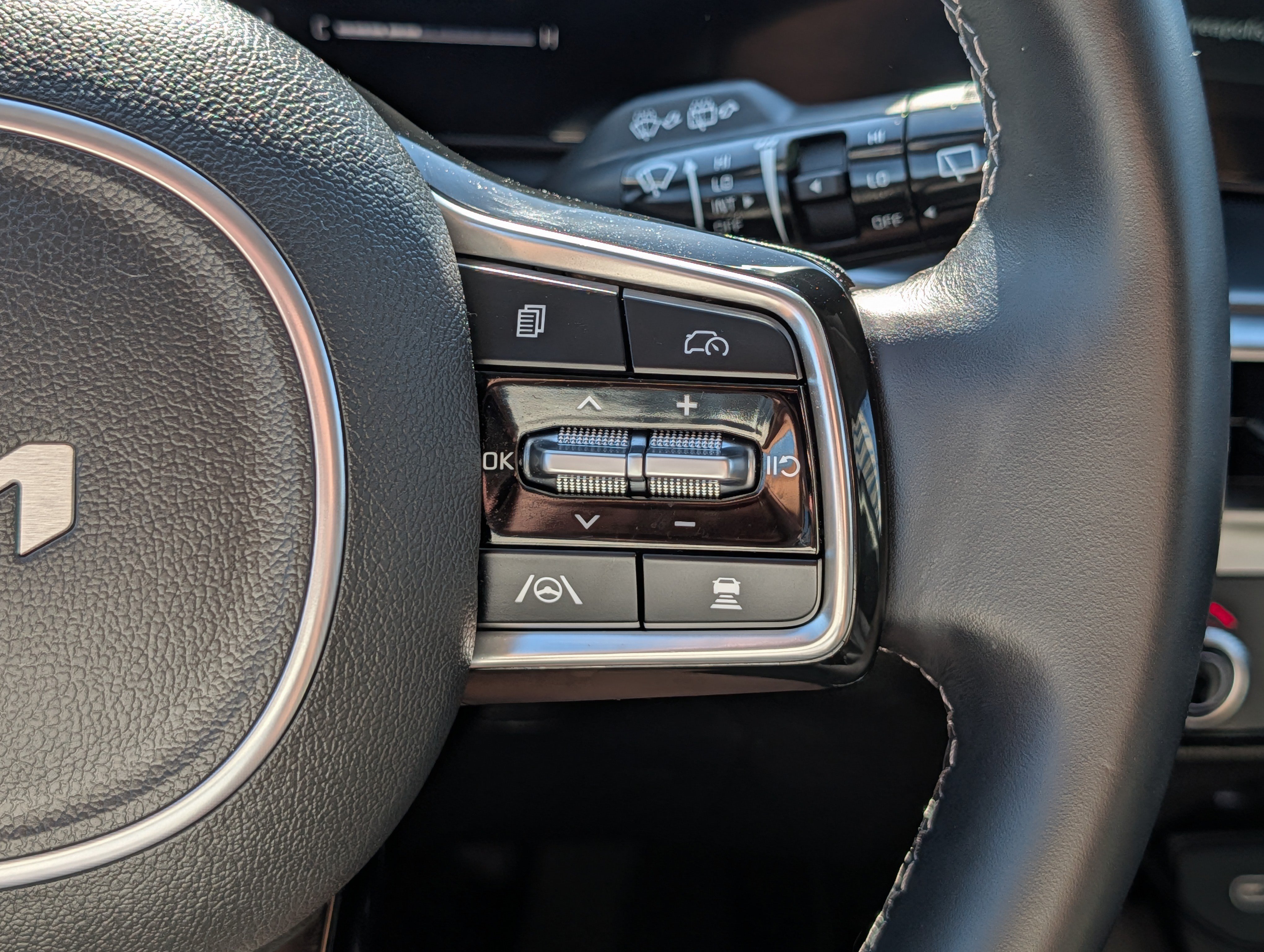 Certified 2025 Kia Sorento S AWD/4WD image 30