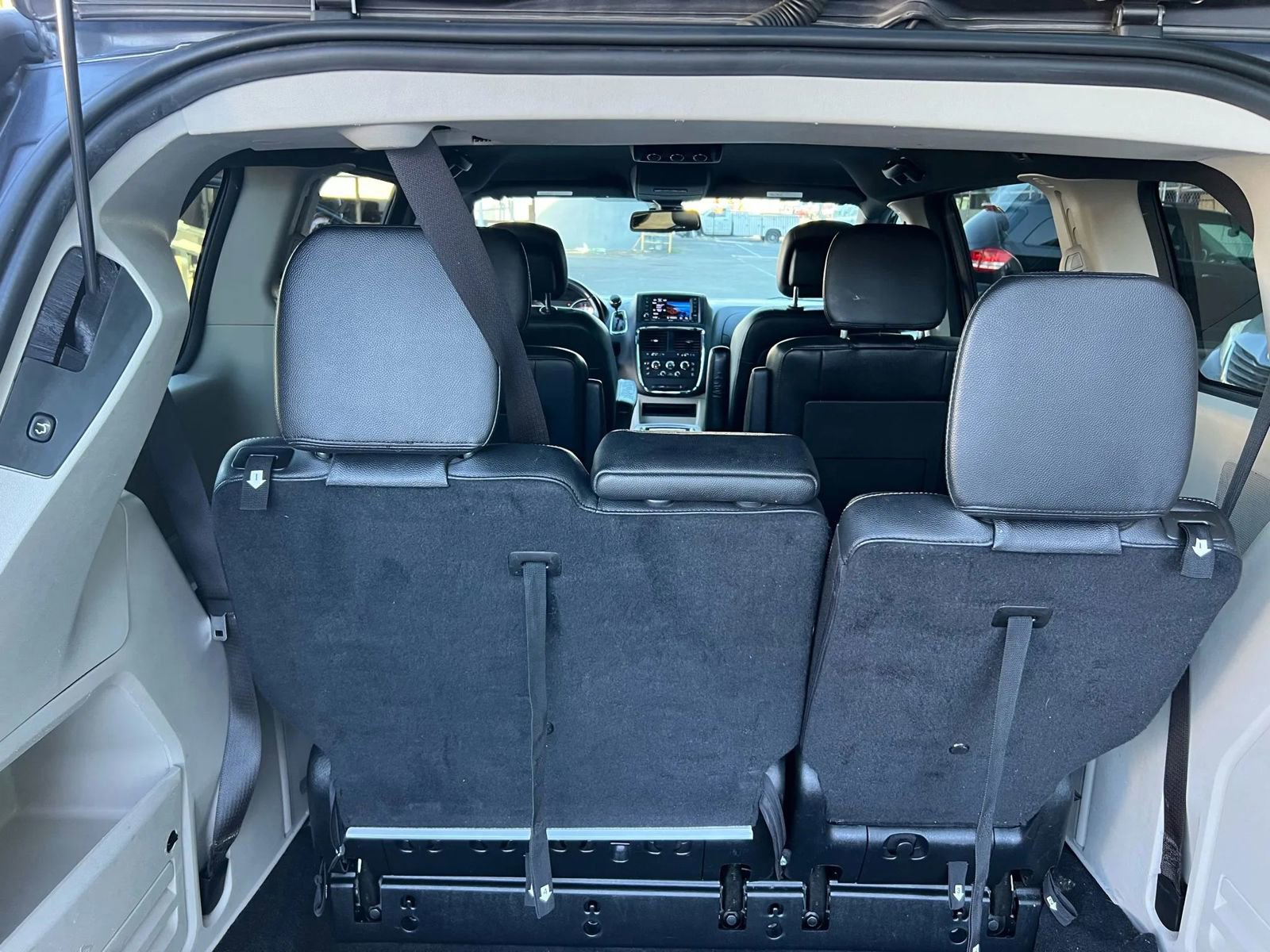 Used 2019 Dodge Grand Caravan SXT image 11