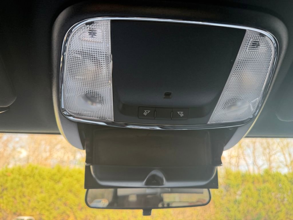 Used 2021 Jeep Grand Cherokee Laredo image 22