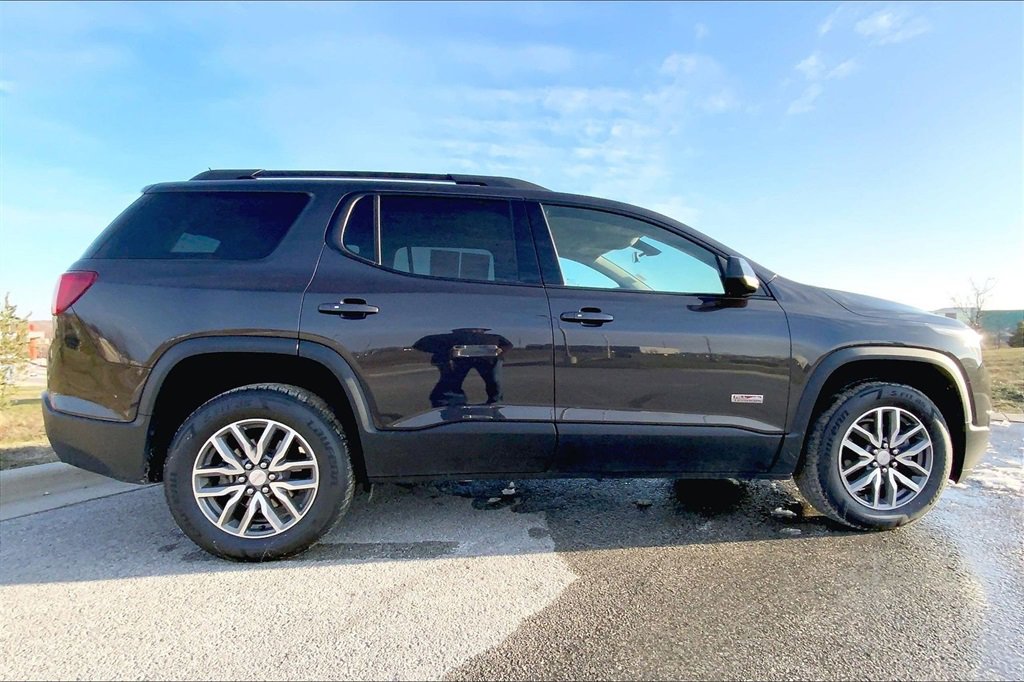Used 2017 GMC Acadia SLE w/ Driver Alert Package I image 4