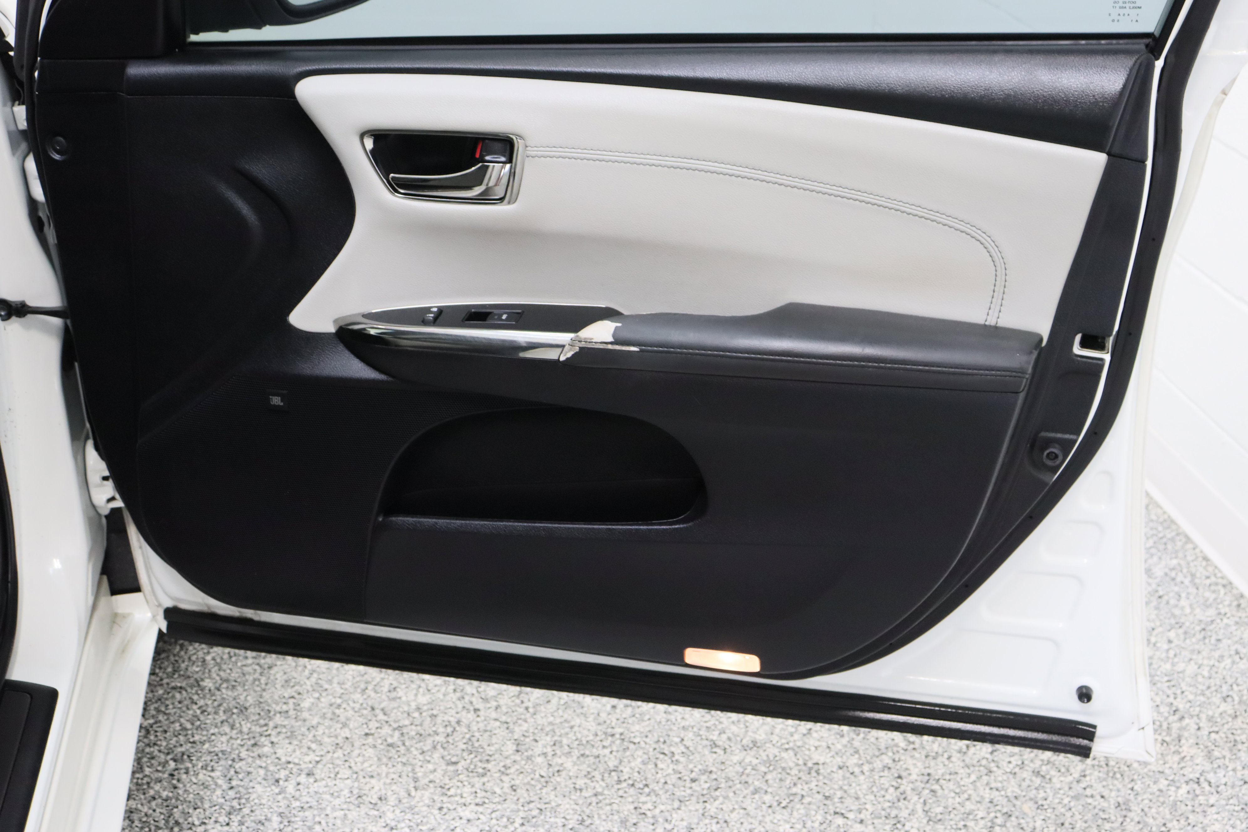 Used 2018 Toyota Avalon Limited FWD image 39