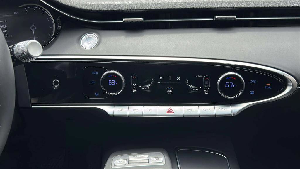 Used 2025 Genesis GV70 2.5T AWD/4WD image 16