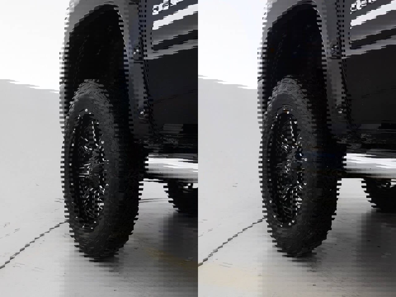 Used 2013 GMC Sierra 2500 Denali w/ Suspension Package, Off-Road image 17