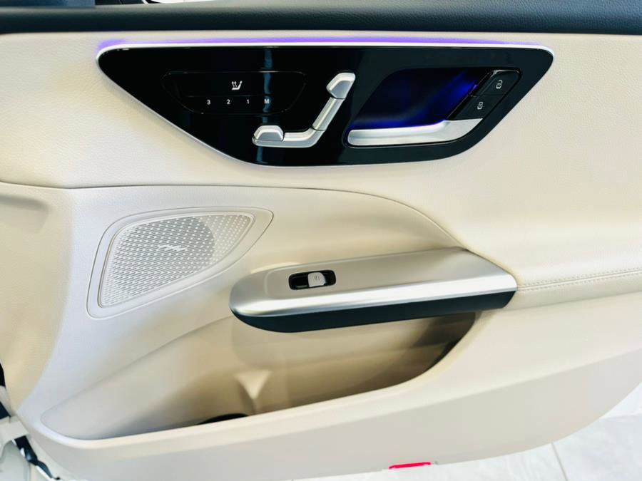 Used 2025 Mercedes-Benz C 300 4MATIC Sedan image 19