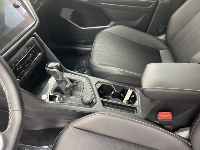Used 2022 Volkswagen Tiguan SE image 15