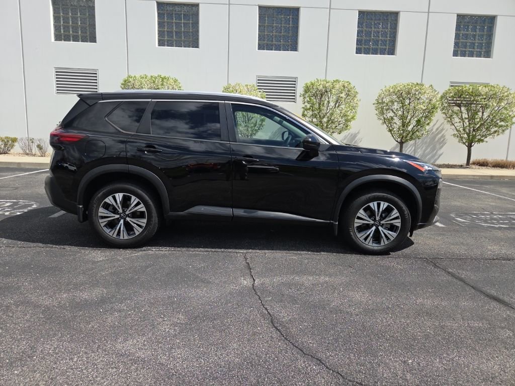 Used 2022 Nissan Rogue SV w/ SV Premium Package image 9