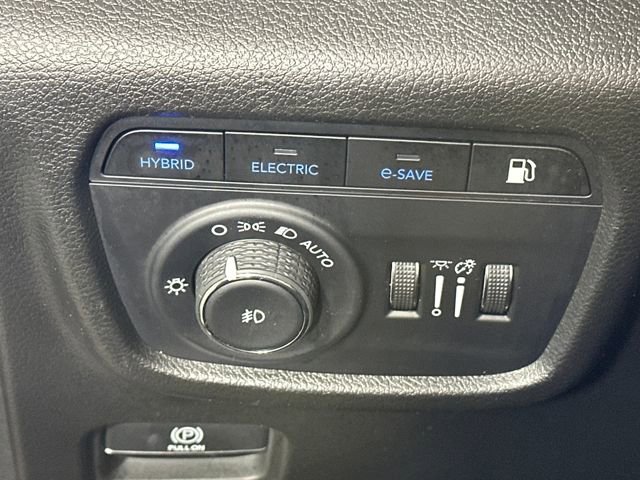 Used 2023 Jeep Grand Cherokee 4WD 4xe w/ Luxury Tech Group II image 19