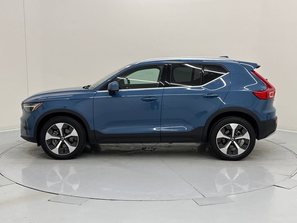 Used 2023 Volvo XC40 B5 Plus w/ Driver Assist Package image 3