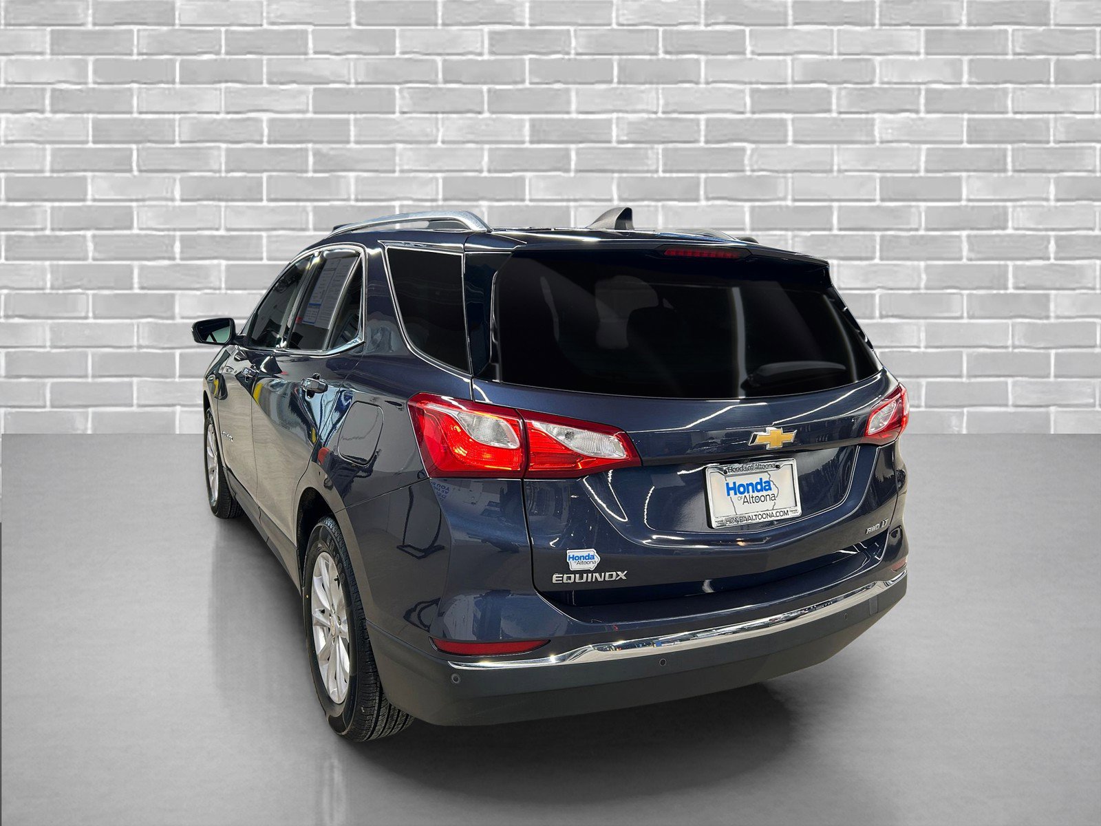 Used 2018 Chevrolet Equinox LT w/ Sun & Infotainment Package image 3