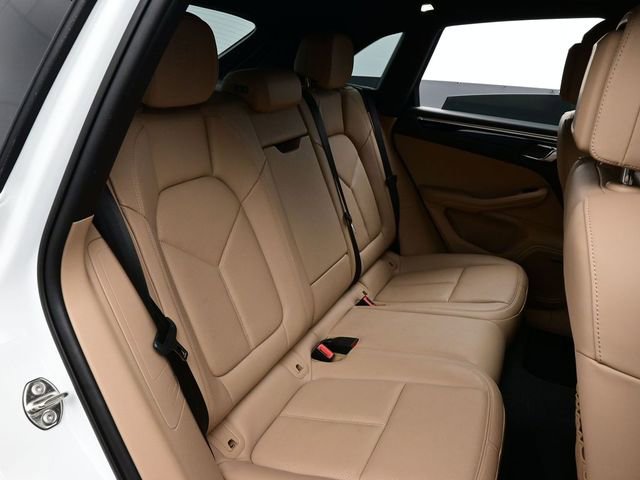 Certified 2023 Porsche Macan image 17
