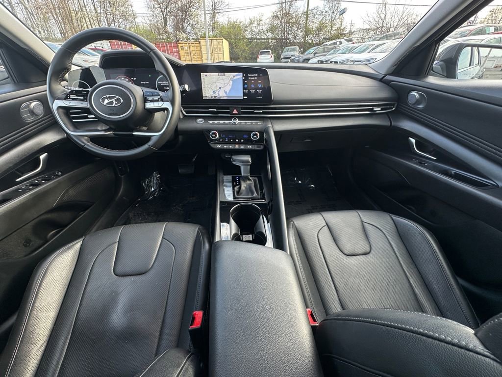 Used 2023 Hyundai Elantra Limited w/ Preferred Accessory Package image 25