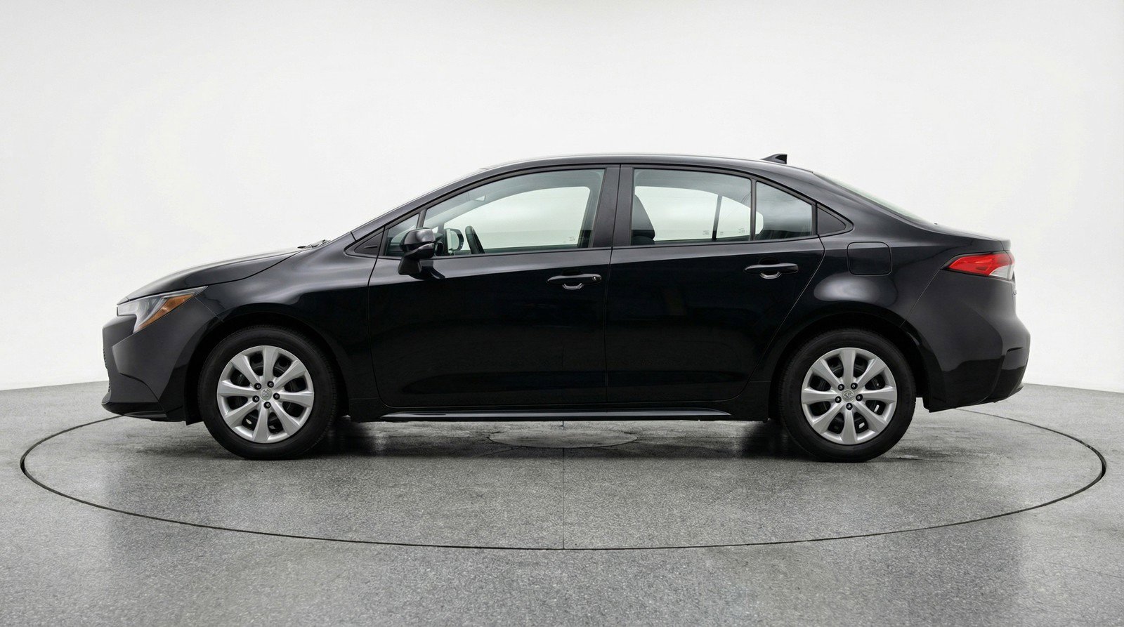 Used 2025 Toyota Corolla LE image 5