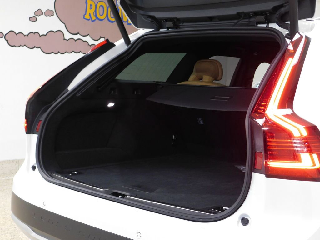 Used 2026 Volvo V90 B6 Cross Country Ultra image 85