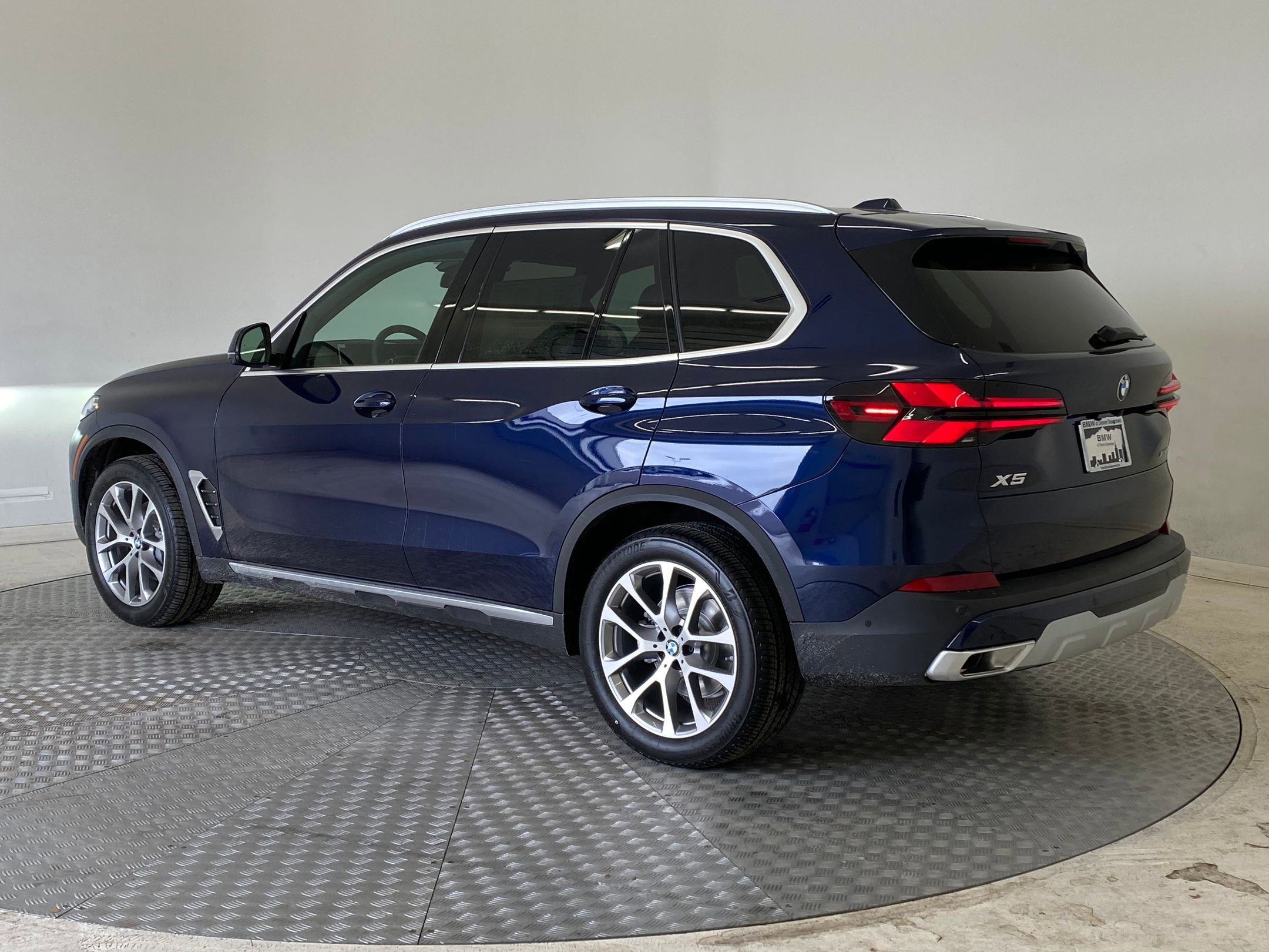 New 2026 BMW X5 xDrive40i w/ Premium Package image 3