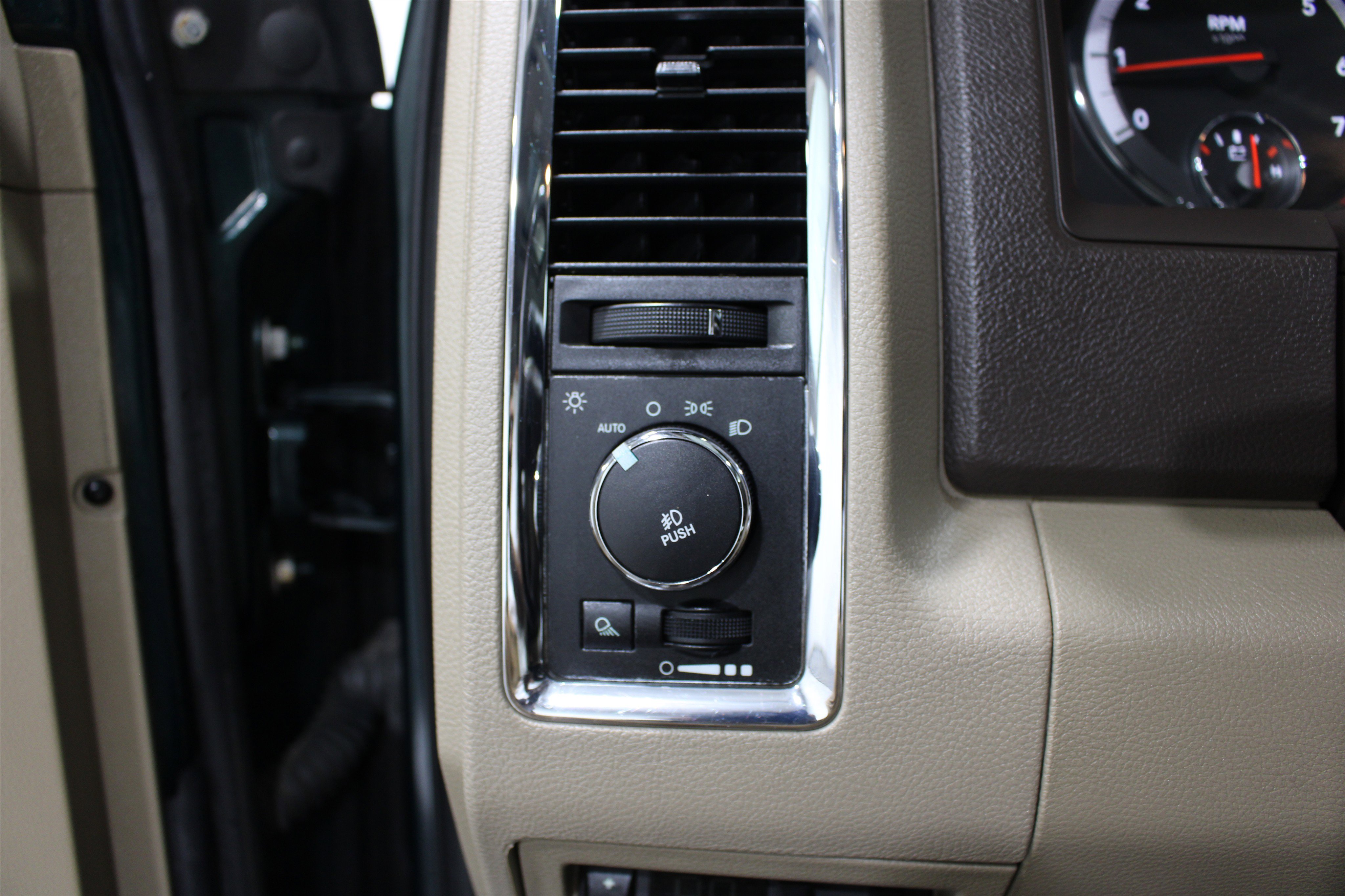 Used 2011 RAM 1500 Laramie RWD image 8