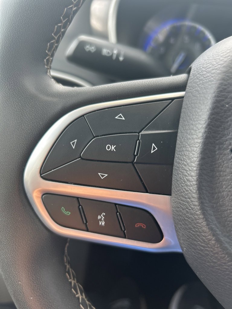 Used 2023 Chrysler Pacifica Touring-L FWD image 30