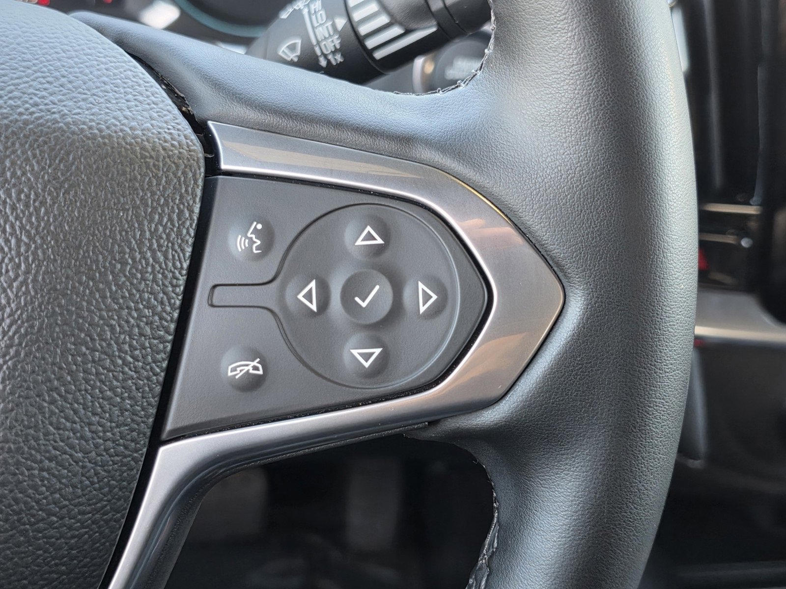 Used 2023 Chevrolet Traverse LT image 31