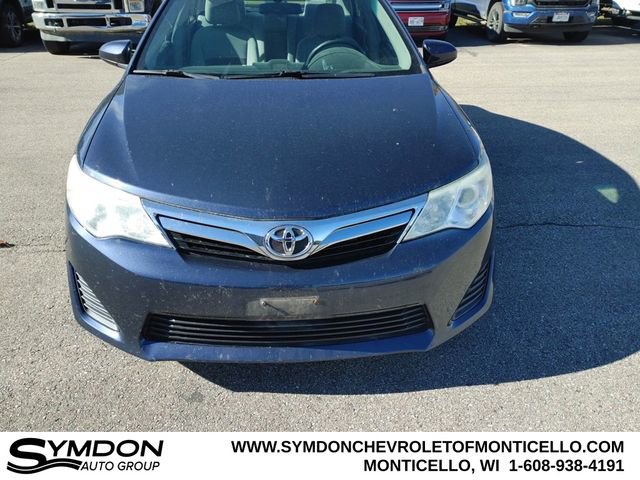 Used 2014 Toyota Camry L image 2