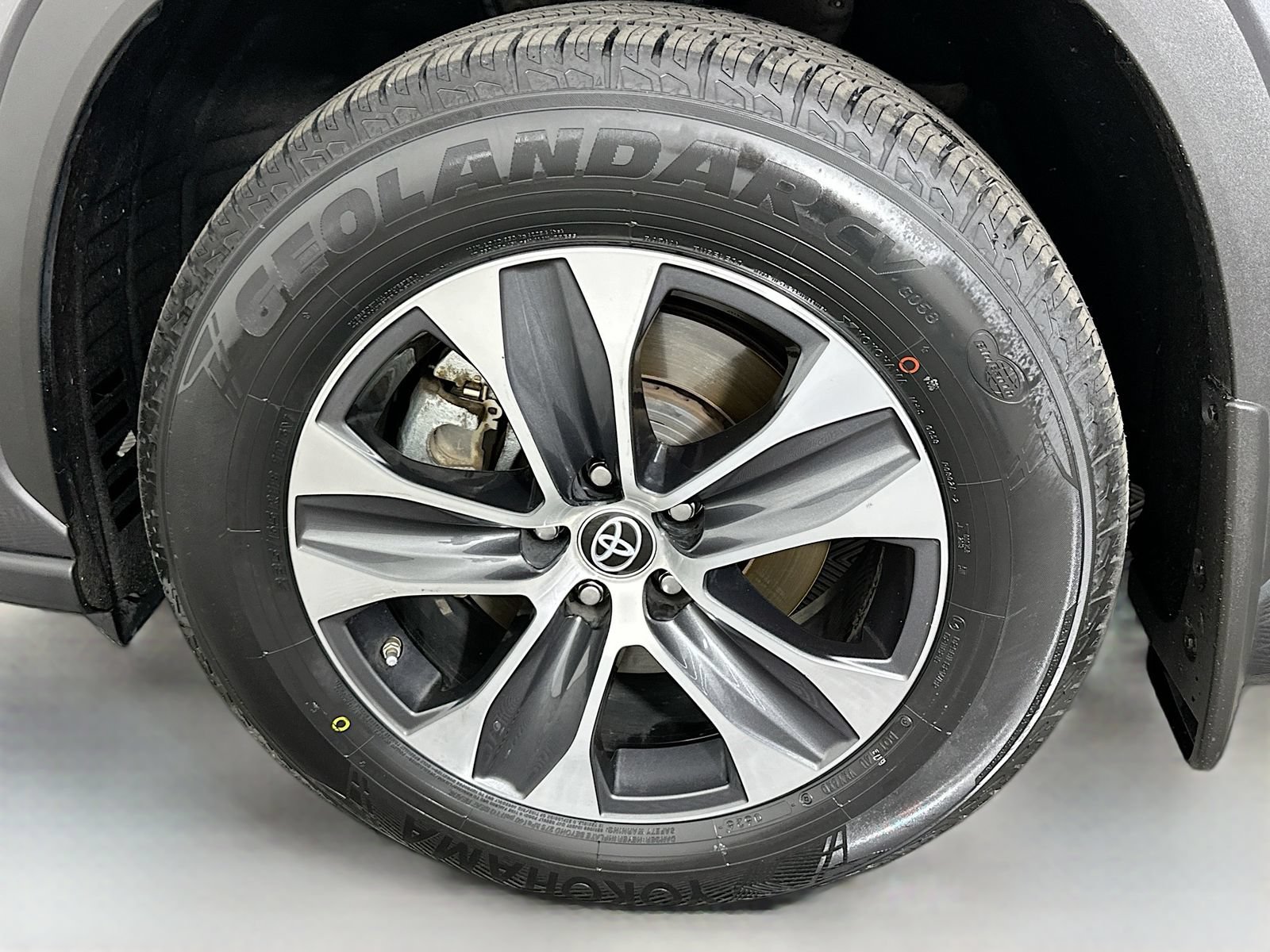 Used 2023 Toyota Highlander XLE AWD/4WD image 33
