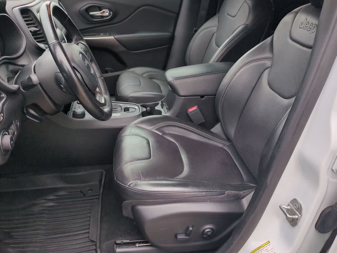 Used 2020 Jeep Cherokee Latitude Lux w/ Comfort/Convenience Group AWD/4WD image 15