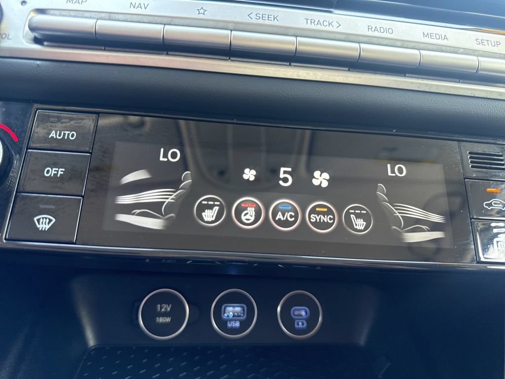 Used 2025 Genesis G70 2.5T AWD/4WD image 43