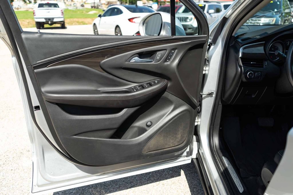 Used 2019 Buick Envision Essence FWD image 13