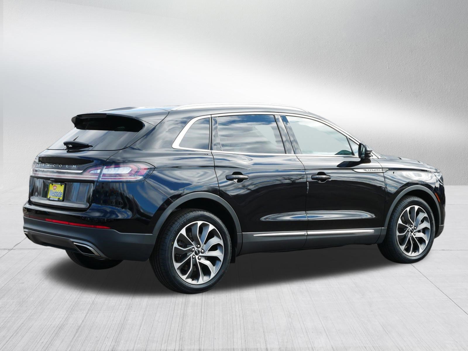 Used 2022 Lincoln Nautilus Reserve image 7