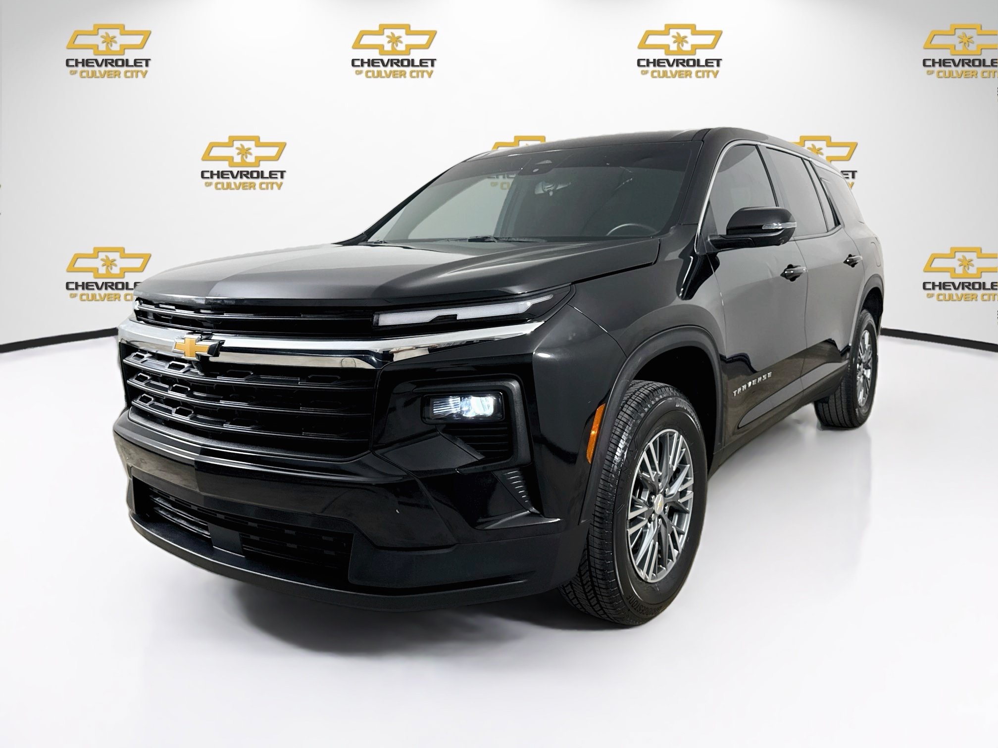 Used 2024 Chevrolet Traverse LS FWD image 3