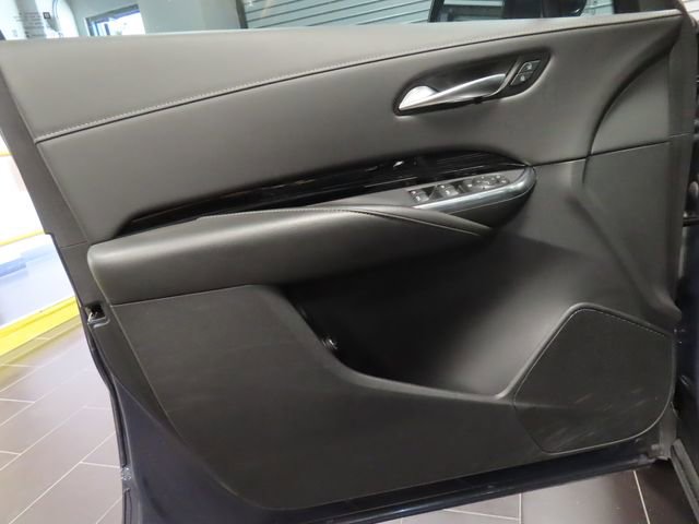Used 2024 Cadillac XT4 Luxury w/ Cold Weather Package FWD image 10