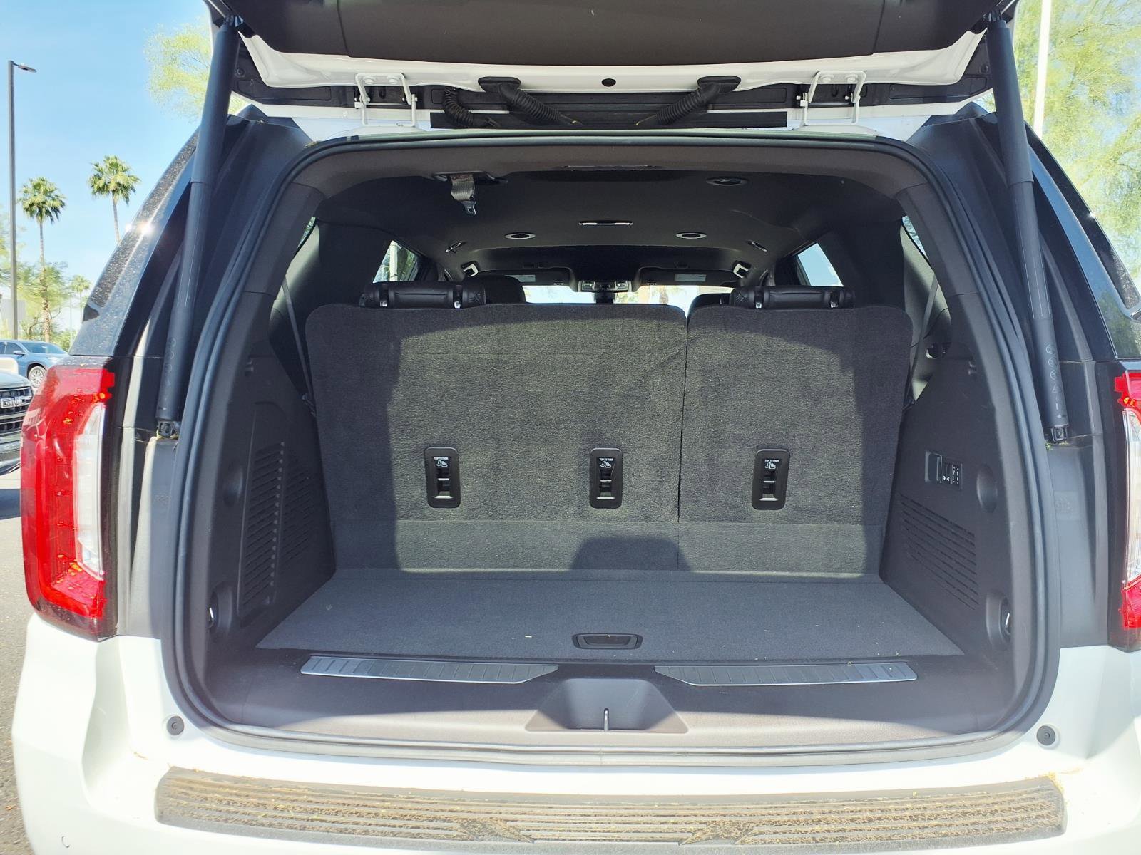 Used 2021 GMC Yukon Denali w/ Advanced Technology Package image 8