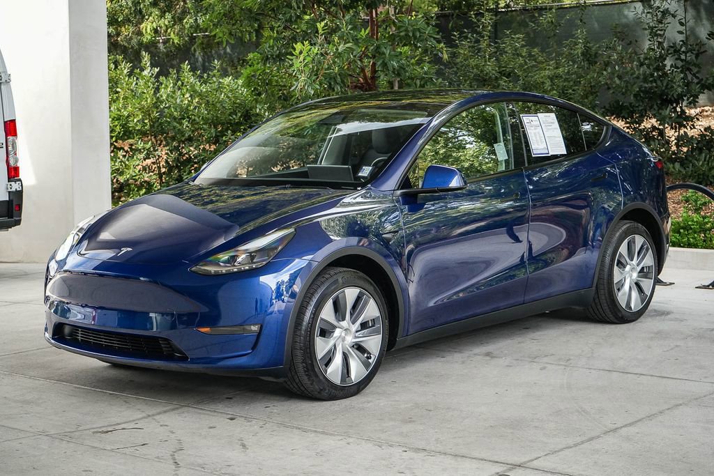 Used 2023 Tesla Model Y Long Range image 3