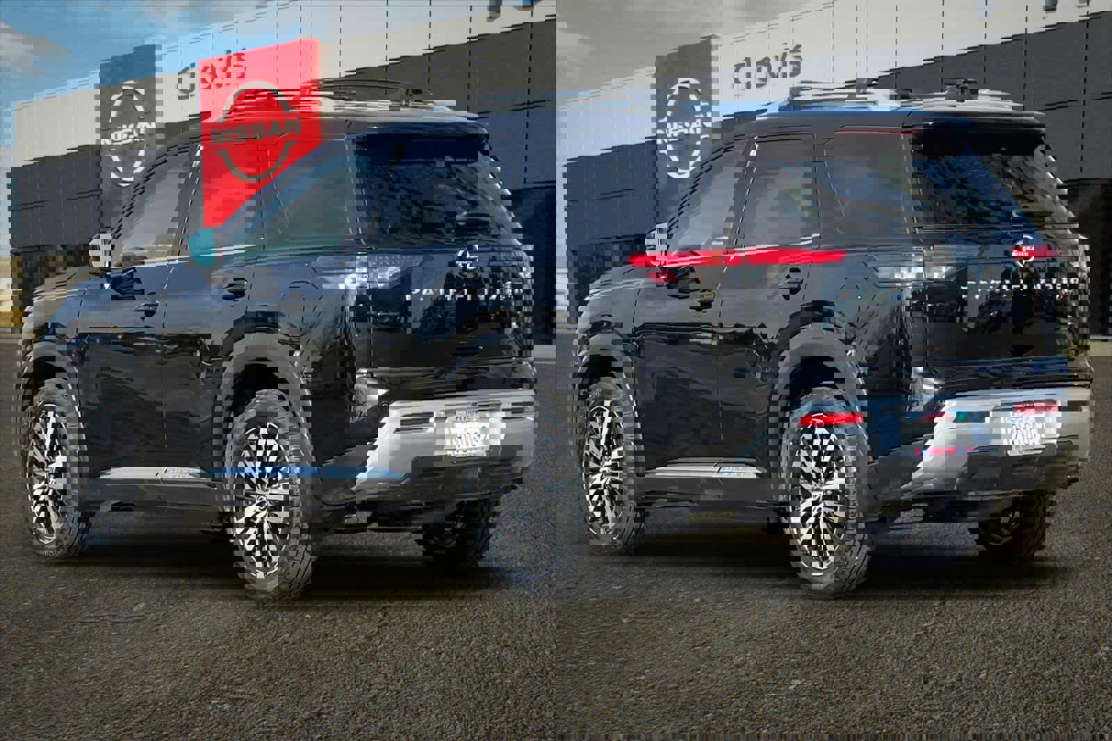 Certified 2024 Nissan Pathfinder Platinum w/ Cargo Package image 7