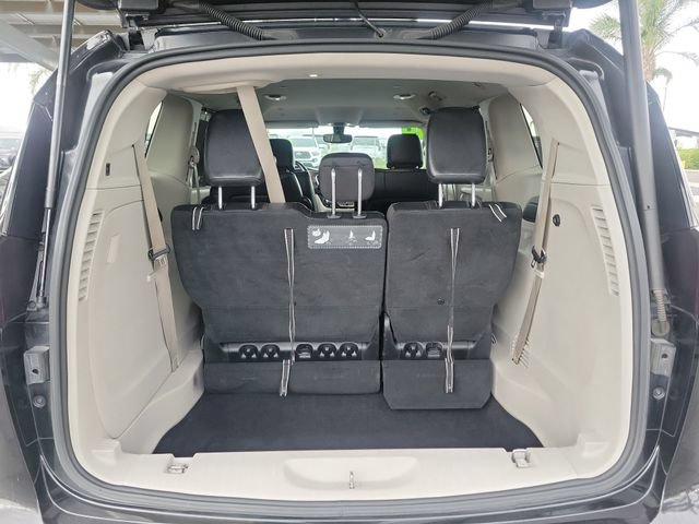 Used 2019 Chrysler Pacifica Touring-L FWD image 28