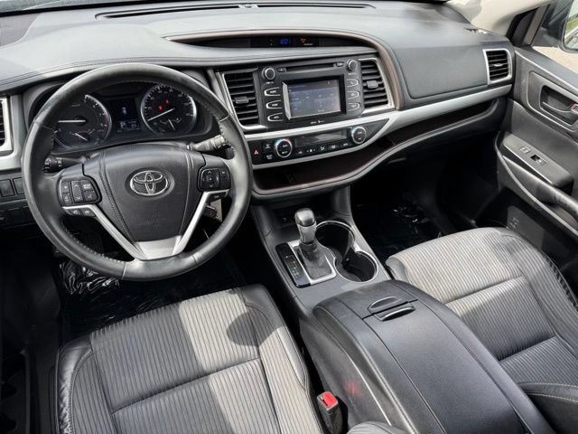 Used 2014 Toyota Highlander Plus AWD/4WD image 6