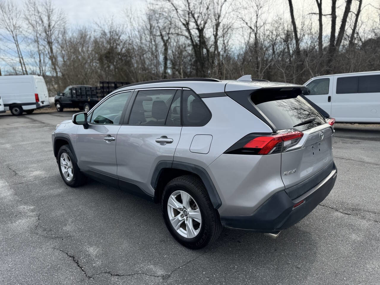 Used 2020 Toyota RAV4 XLE image 5