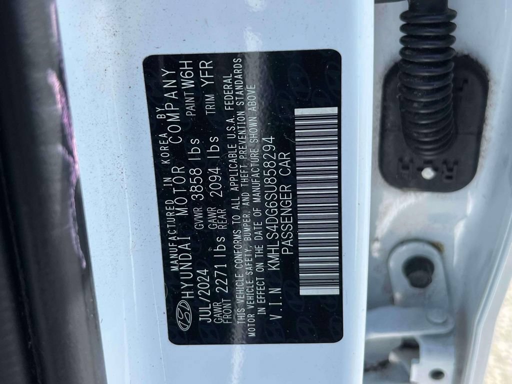 Certified 2025 Hyundai Elantra SEL FWD image 17