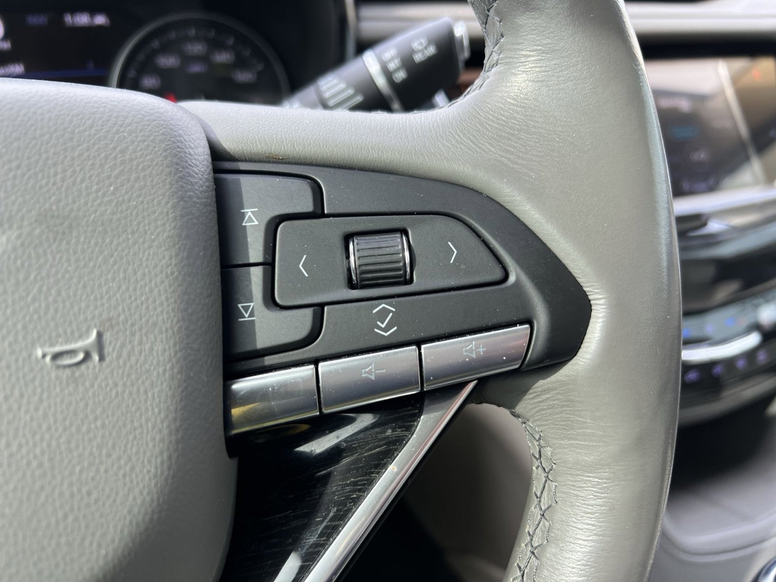 Used 2021 Cadillac XT6 Premium Luxury image 29