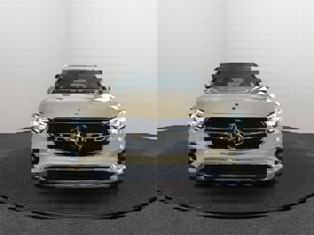 Used 2025 Mercedes-Benz GLC 300 4MATIC image 2
