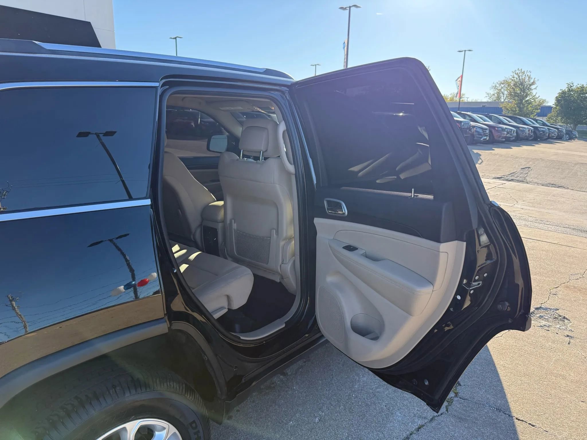 Used 2021 Jeep Grand Cherokee Laredo image 23