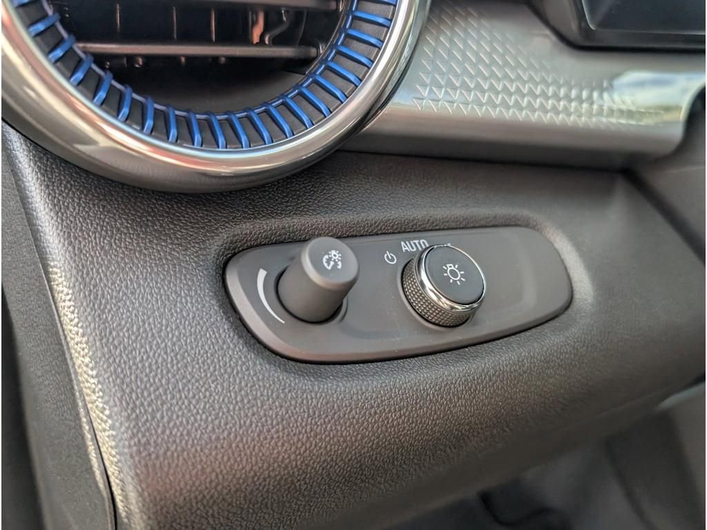 New 2025 Chevrolet Trax LT w/ Driver Confidence Package image 17