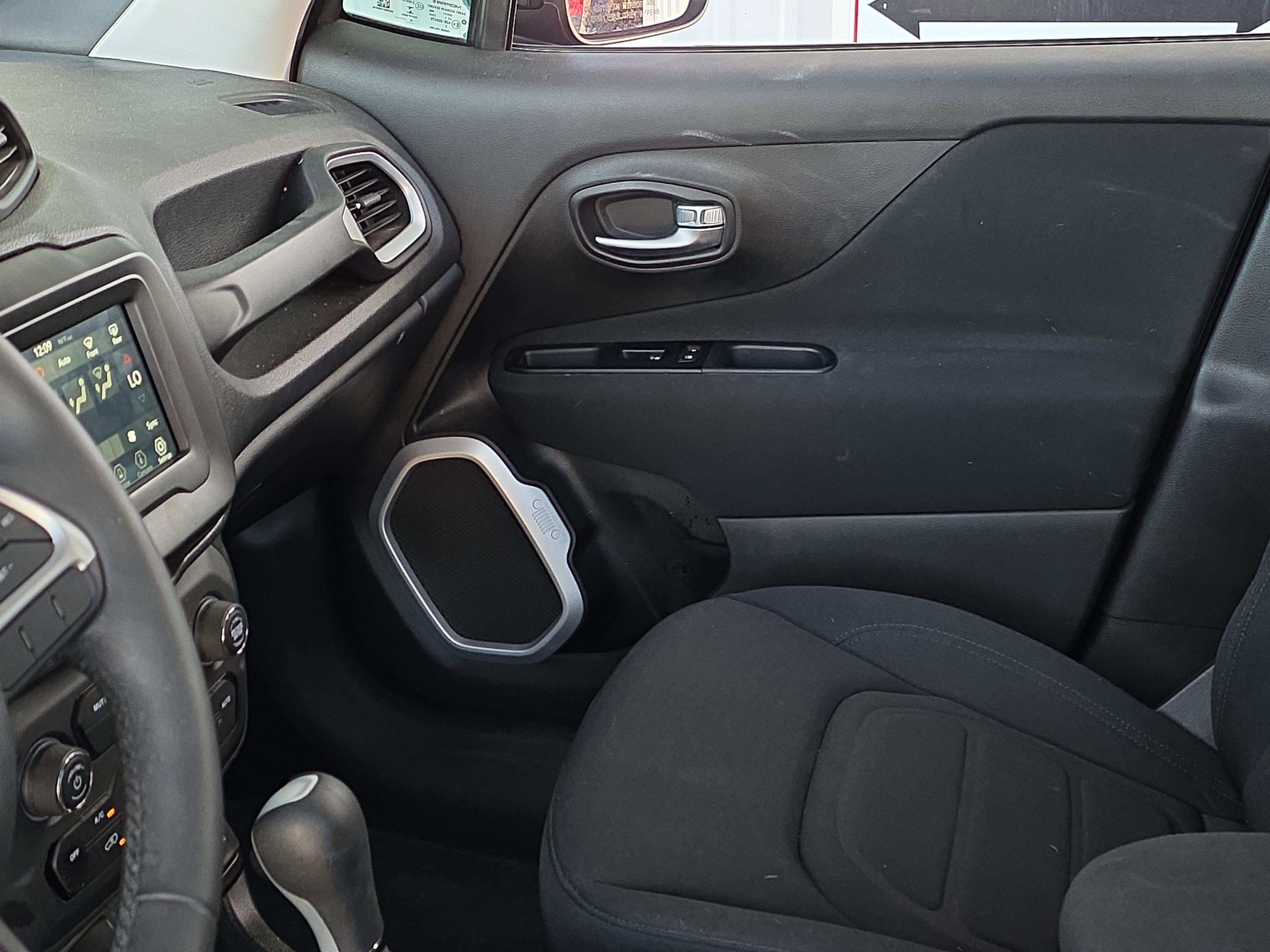 Used 2019 Jeep Renegade Latitude image 22