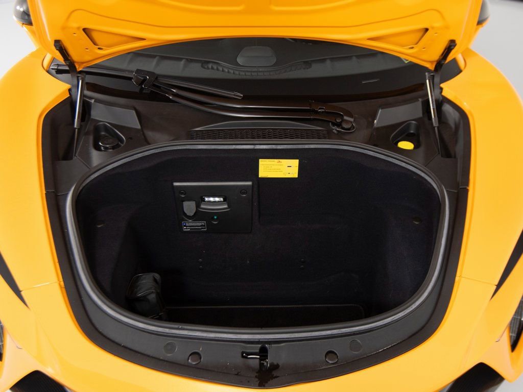 Used 2023 McLaren Artura image 44