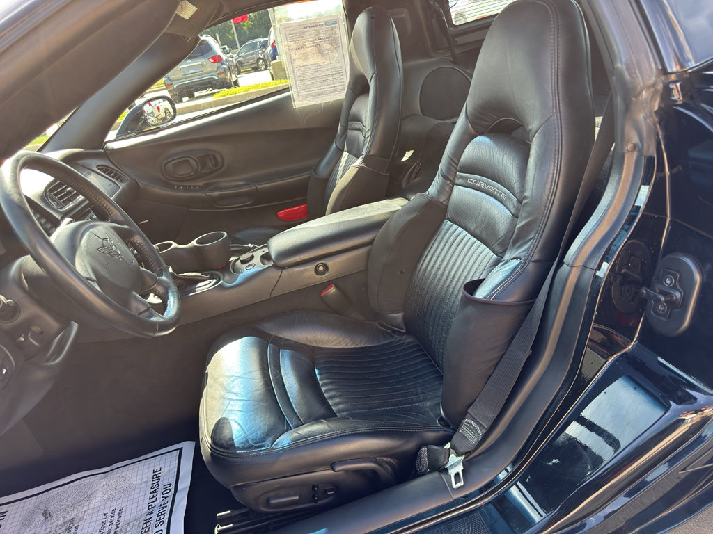 Used 2004 Chevrolet Corvette Coupe w/ Preferred Equipment Group RWD image 10