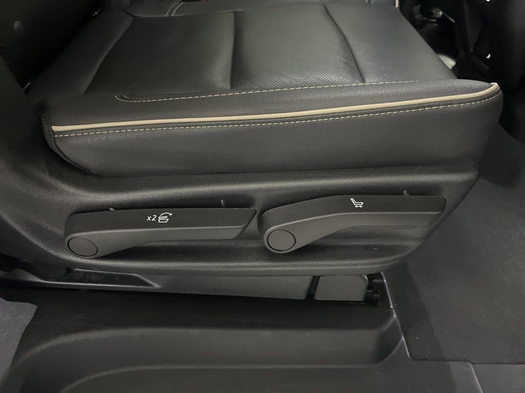 Used 2023 Chevrolet Suburban Premier image 59