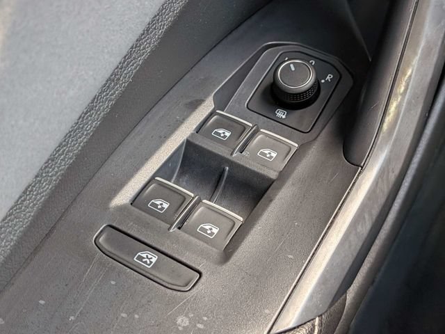 Used 2025 Volkswagen Jetta SE FWD image 25