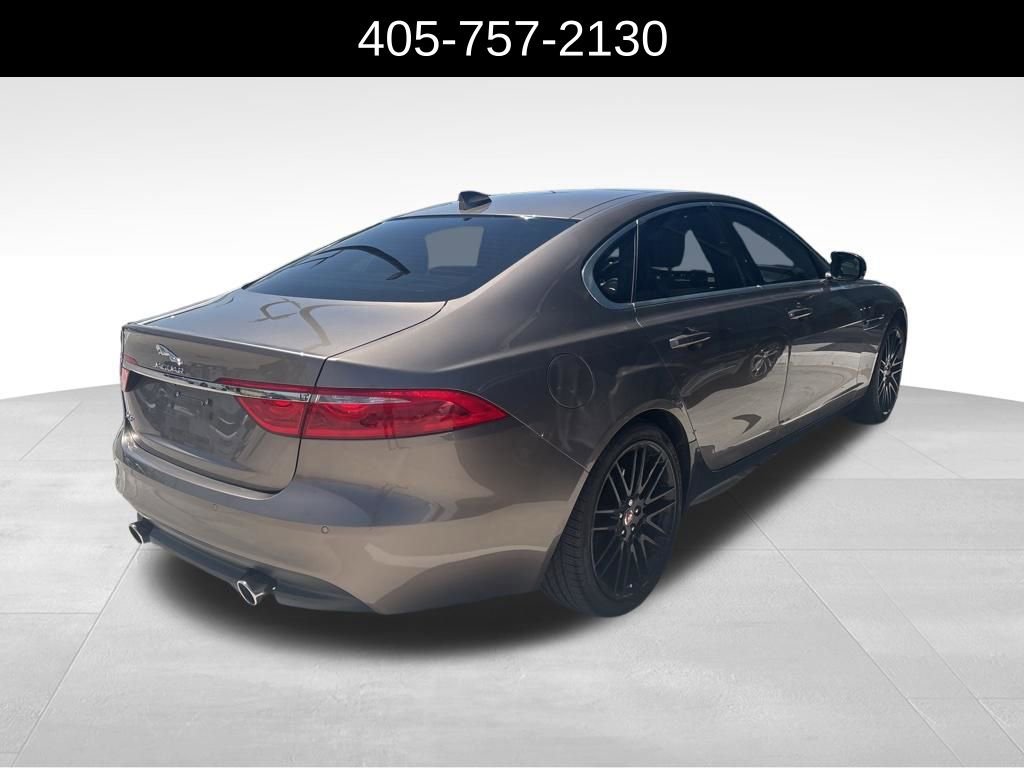 Used 2017 Jaguar XF Prestige RWD image 4
